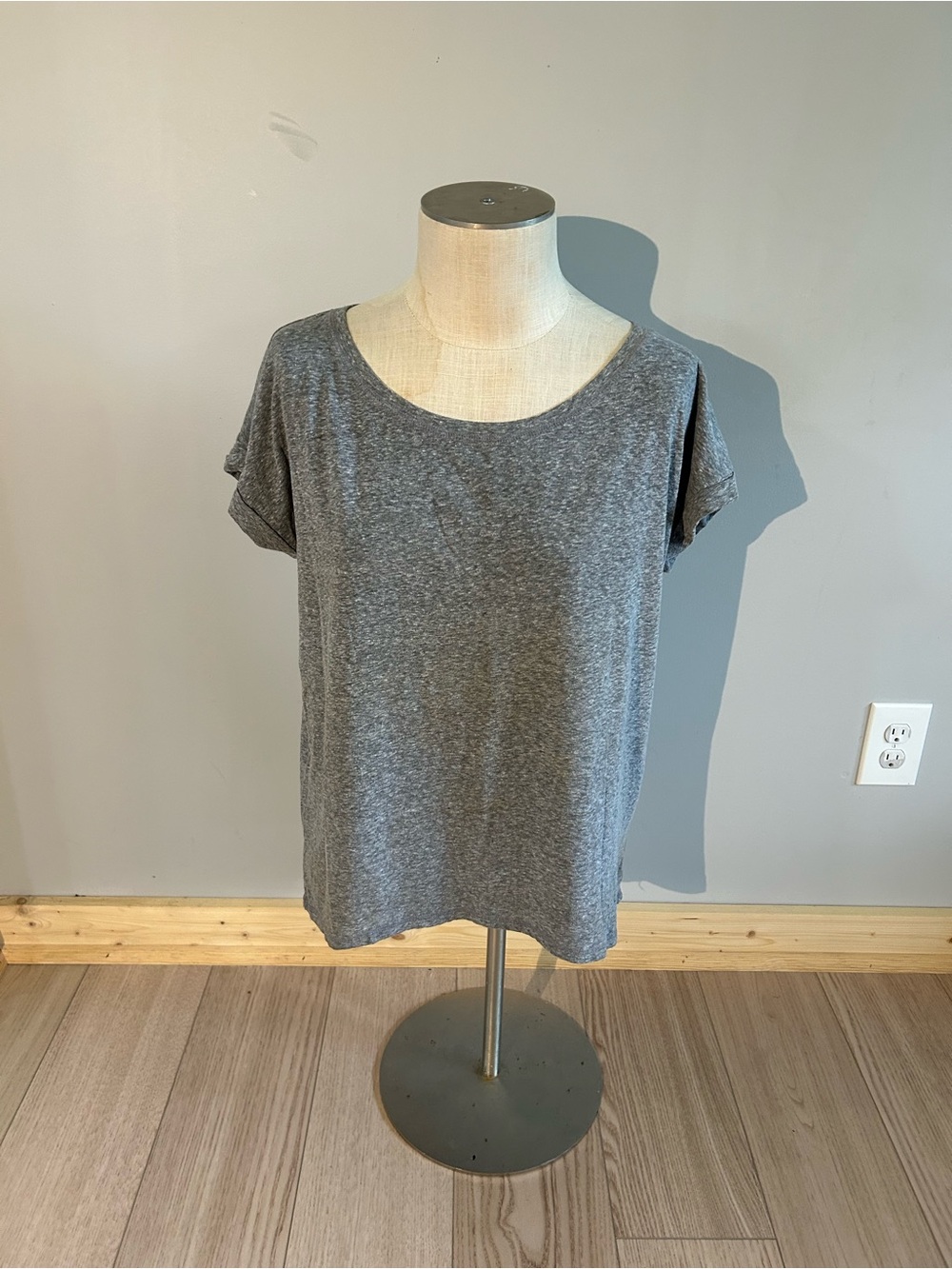 Xersion Gray Scoop Neck Short Sleeve Tee
